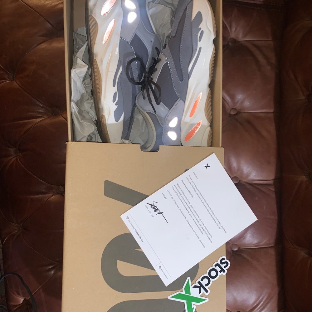 Yeezy 700 magnet worn twice